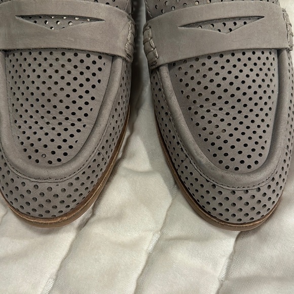 Vince Comuto Light Gray Perforated Loafers- sz 8 - Picture 3 of 7